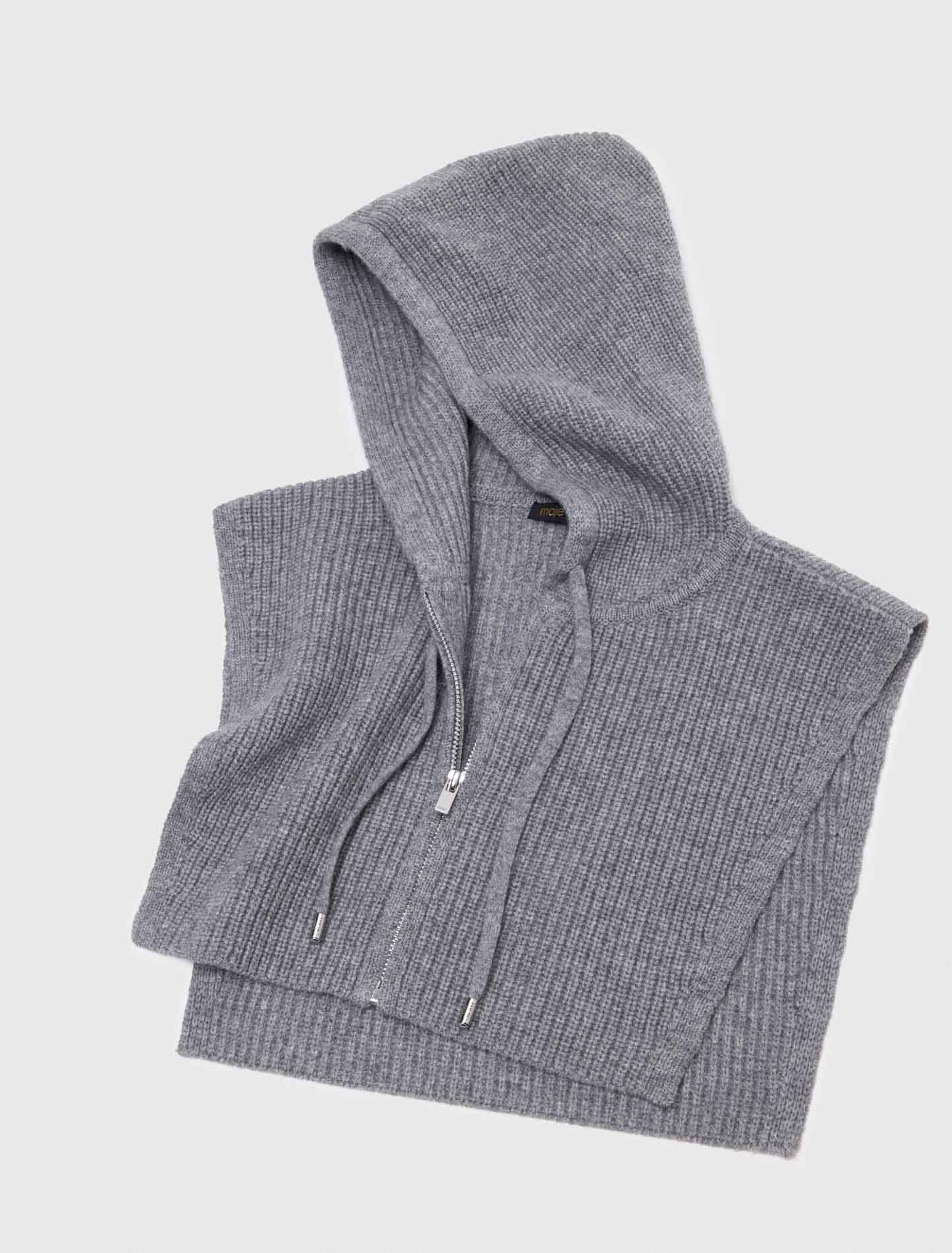 Knit collar