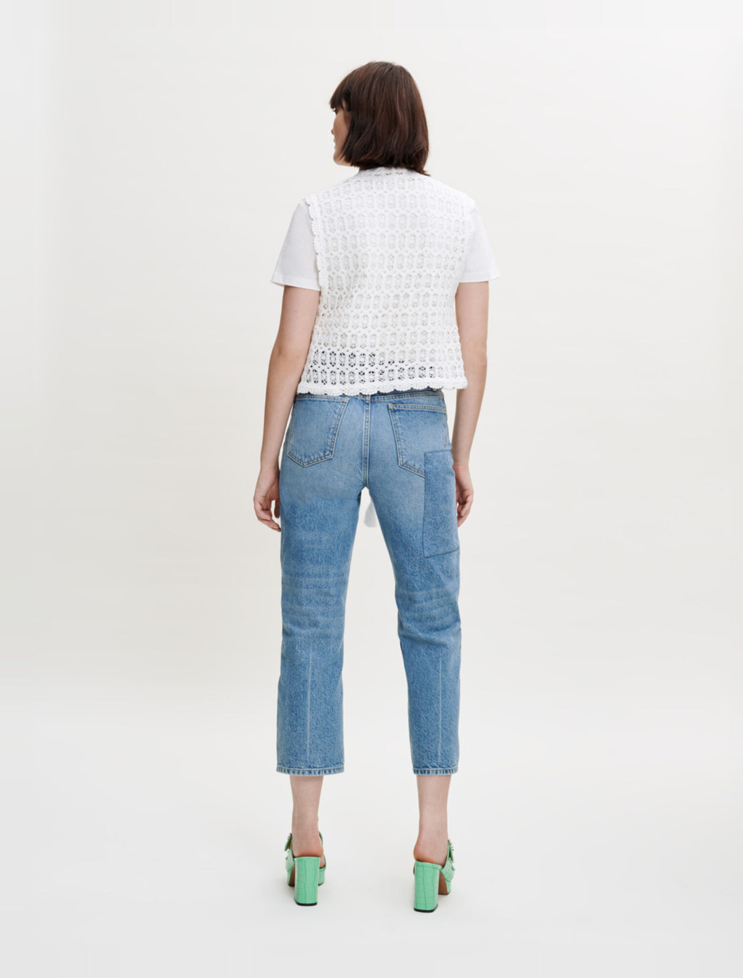 Small sleeveless jacket in guipure
