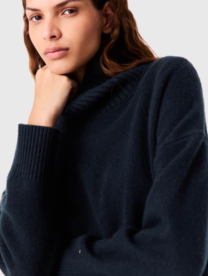High-neck cashmere jumper