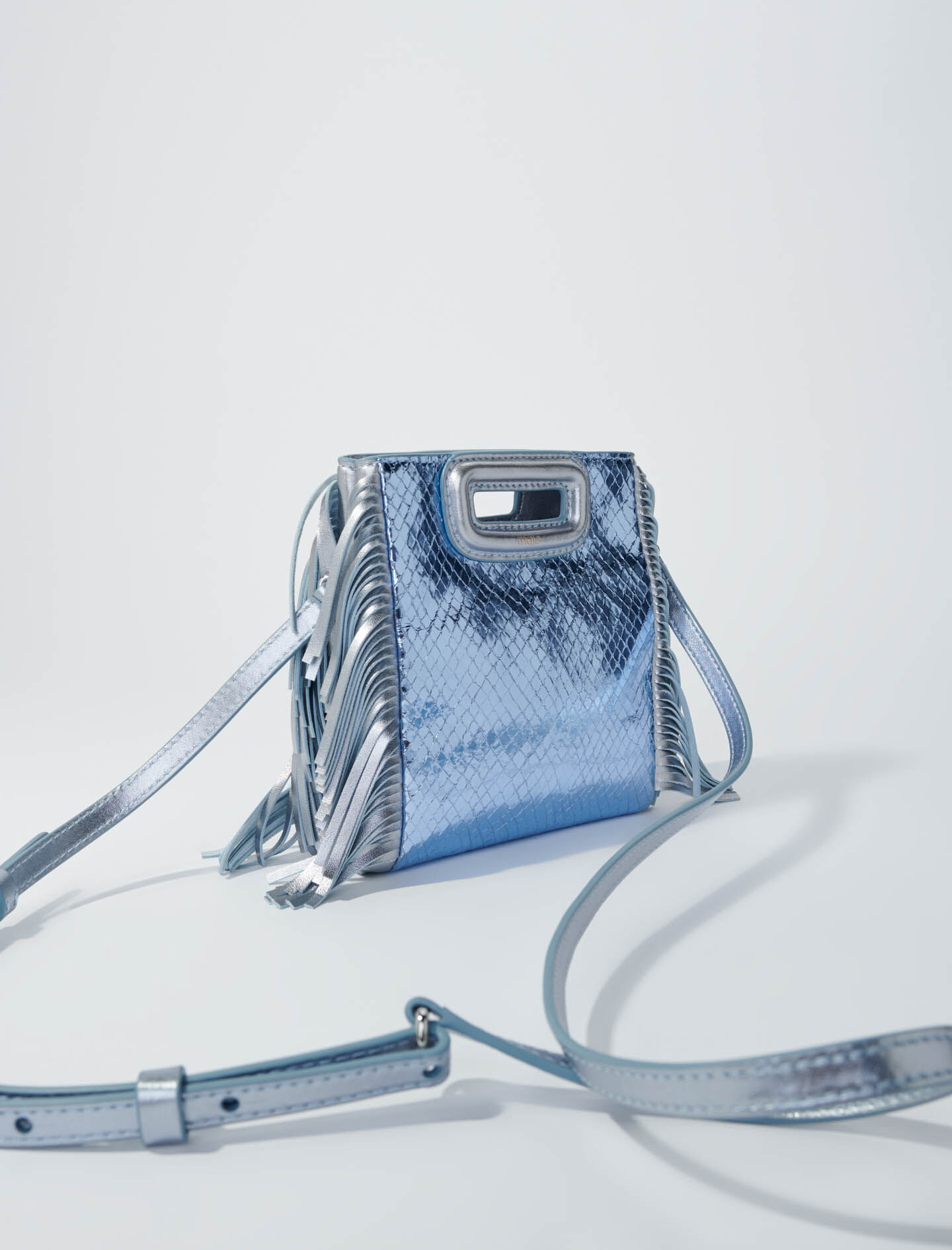 Metallic satchel top
