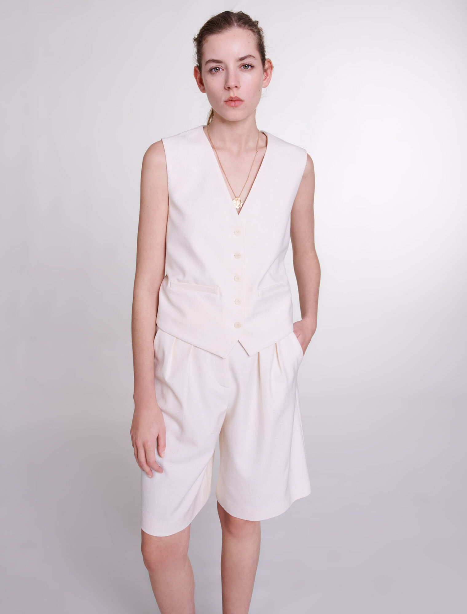Pleated Bermuda shorts