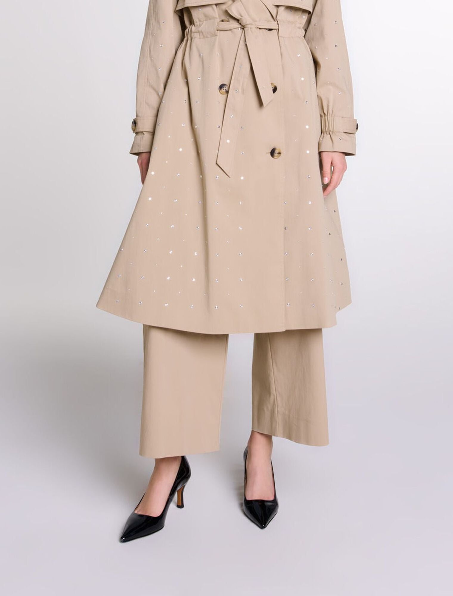 Leather pumps with pointed toes