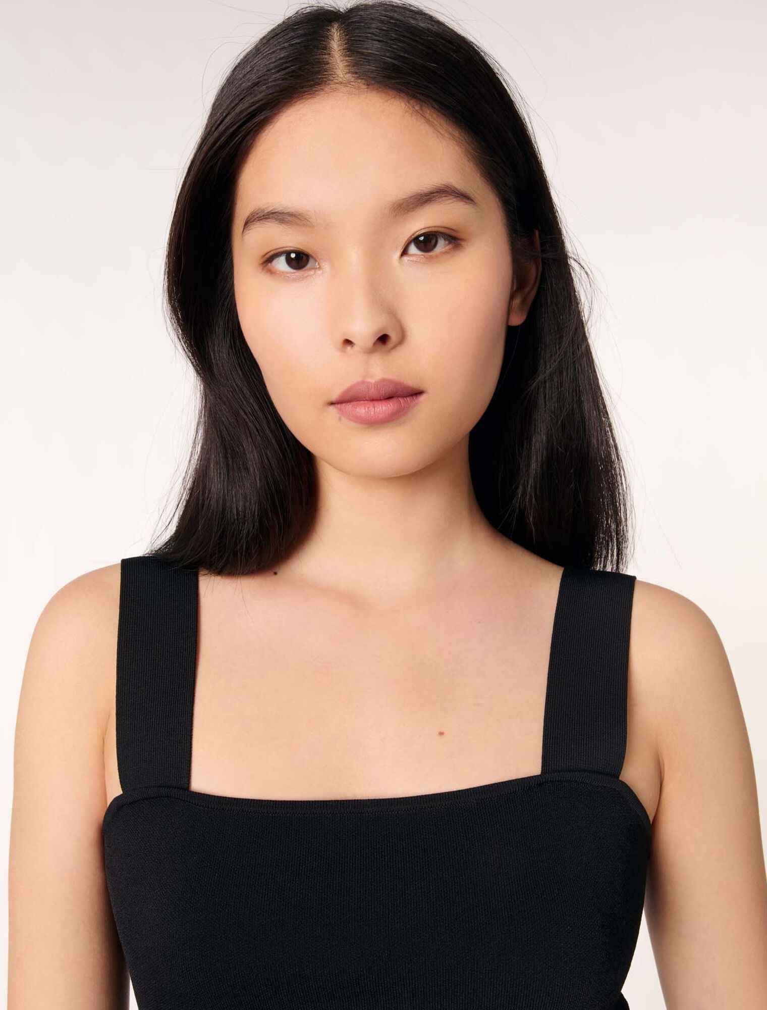 Knitted crop top with straps