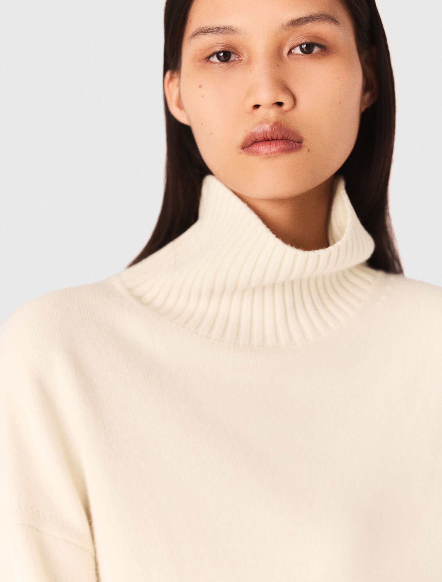High-neck cashmere jumper