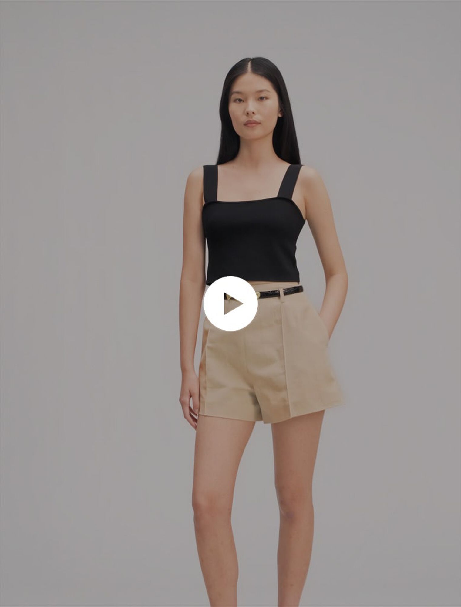 Knitted crop top with straps