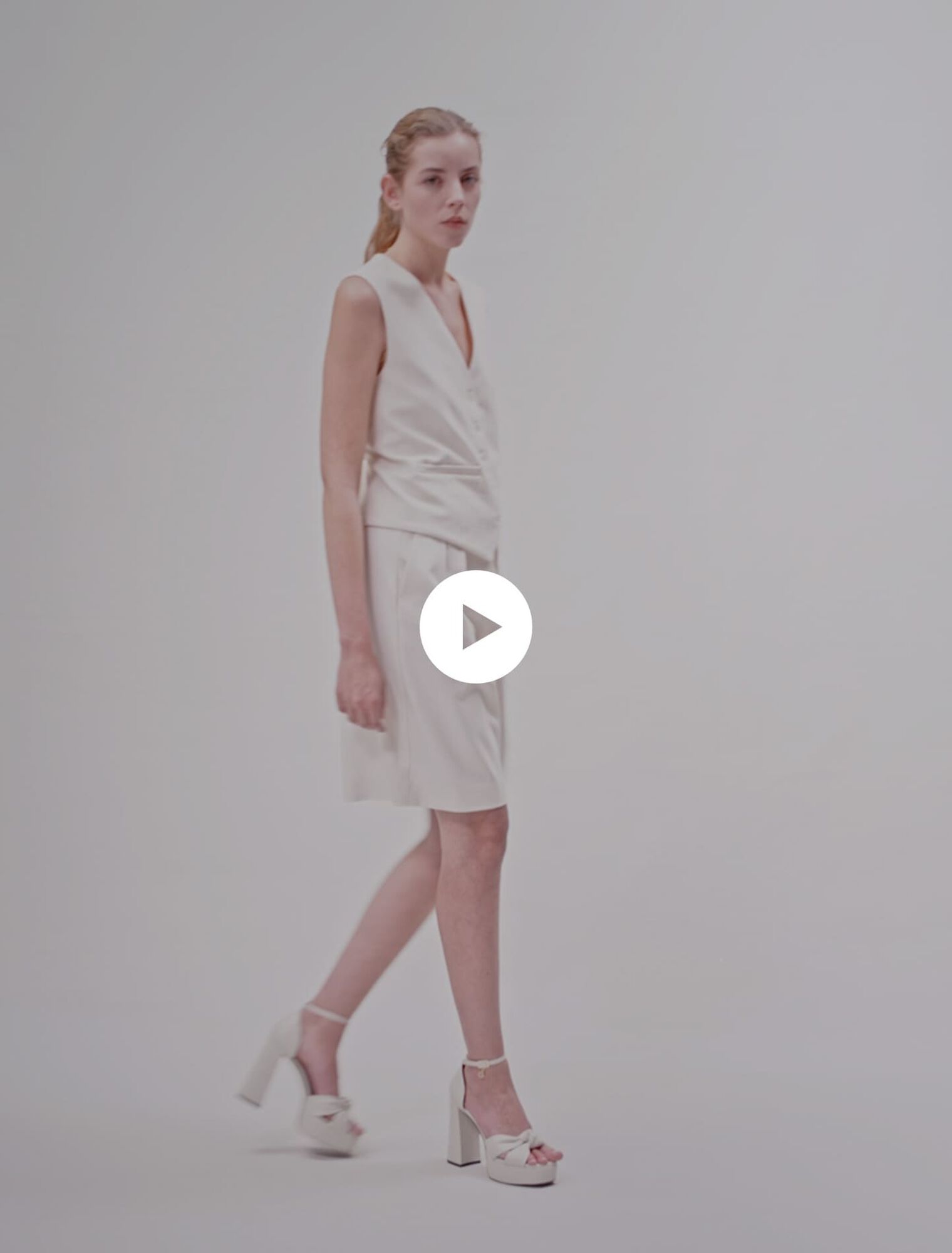 Pleated Bermuda shorts