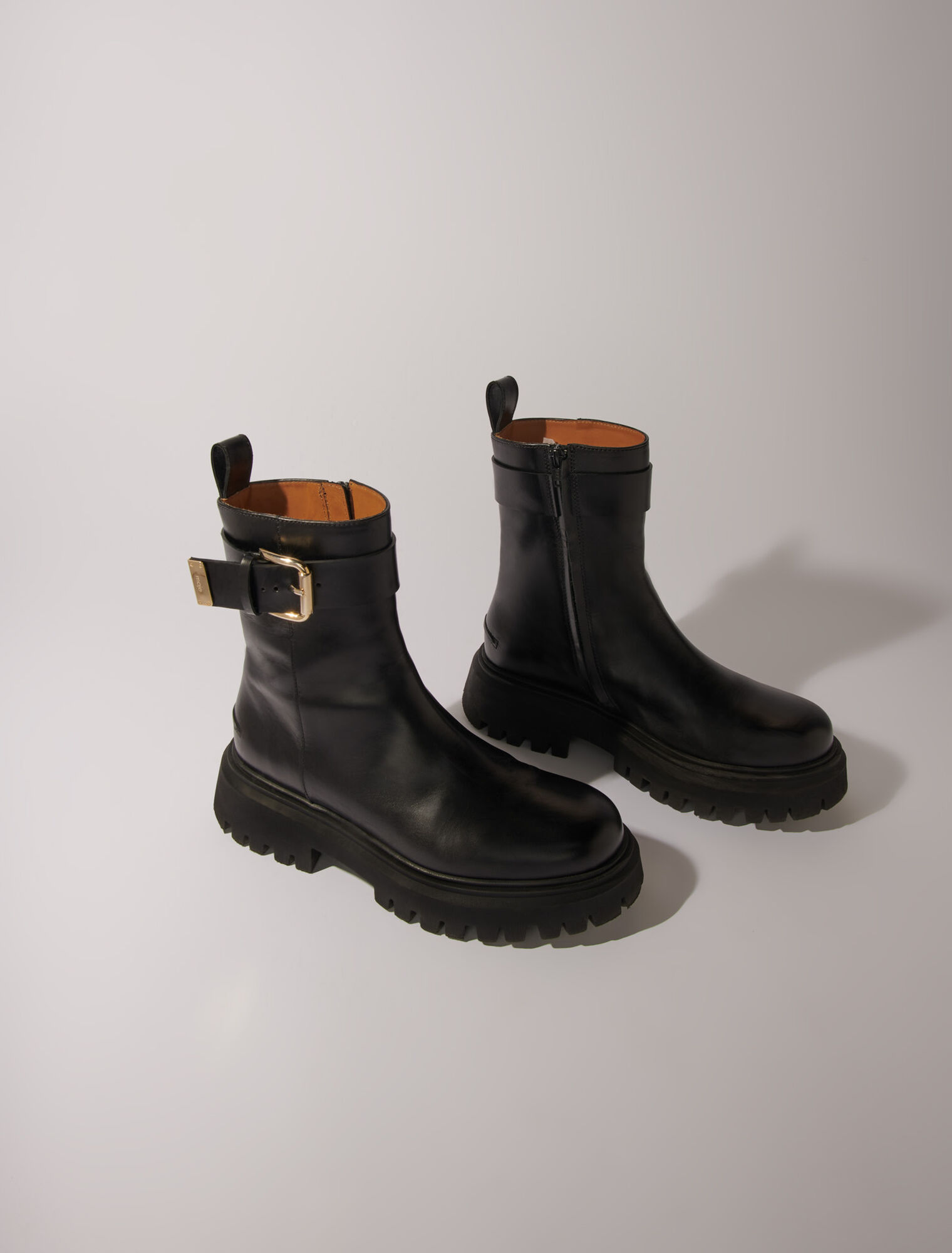 Leather ankle boots with buckles