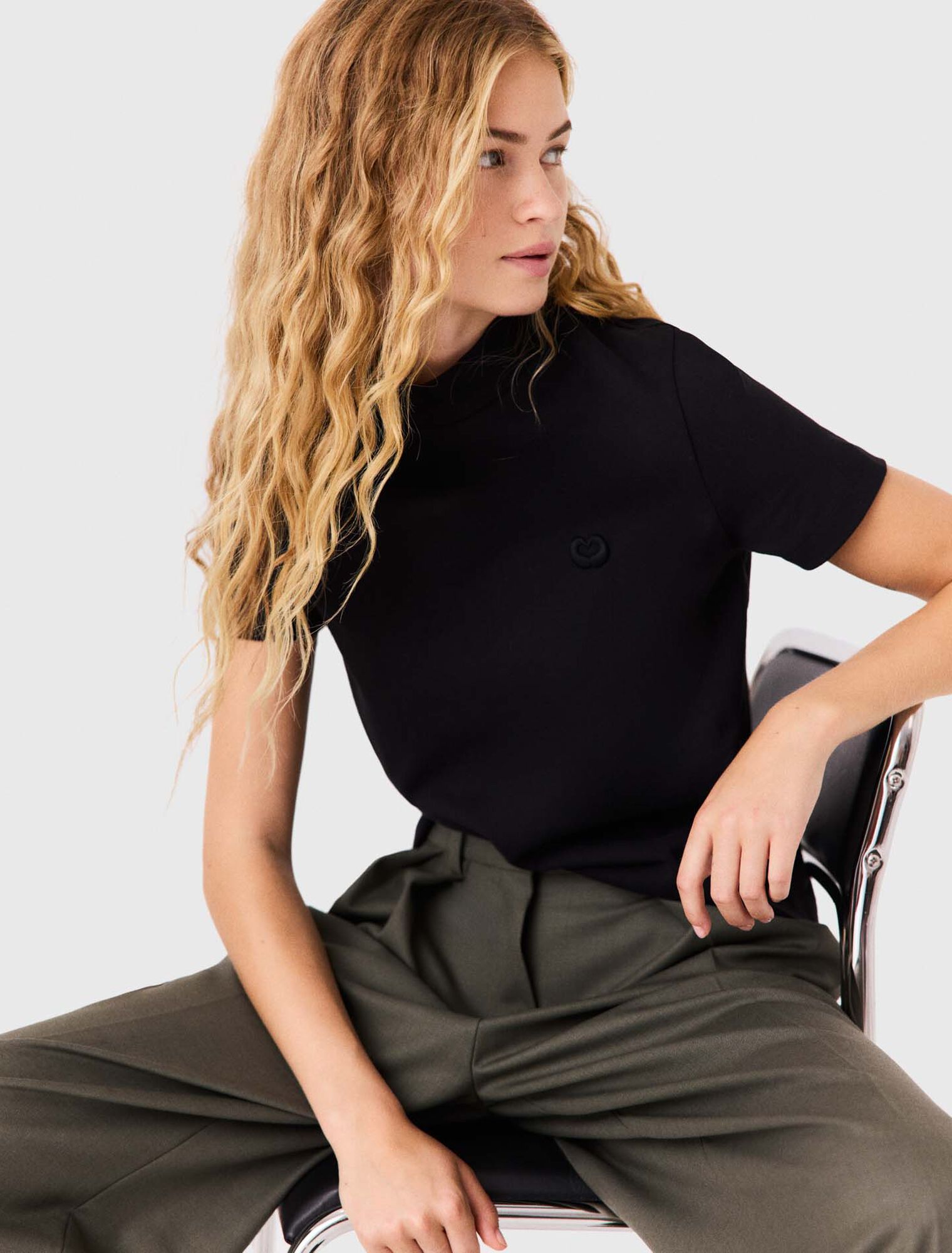 T-shirt with back zip
