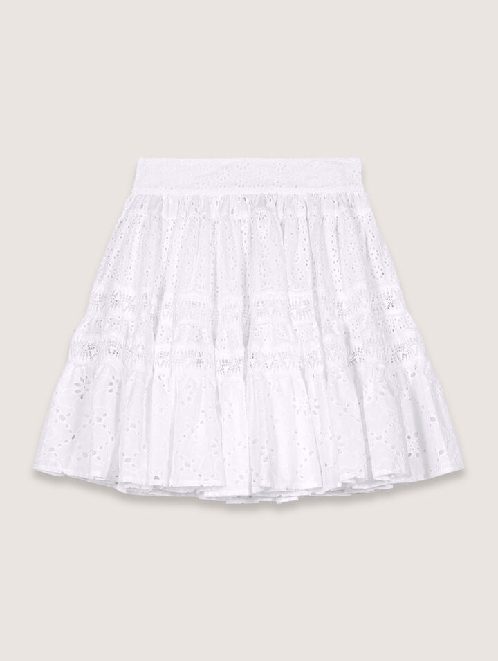 Short embroidered skirt