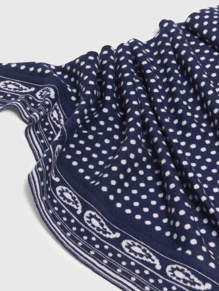 Reversible triangle scarf