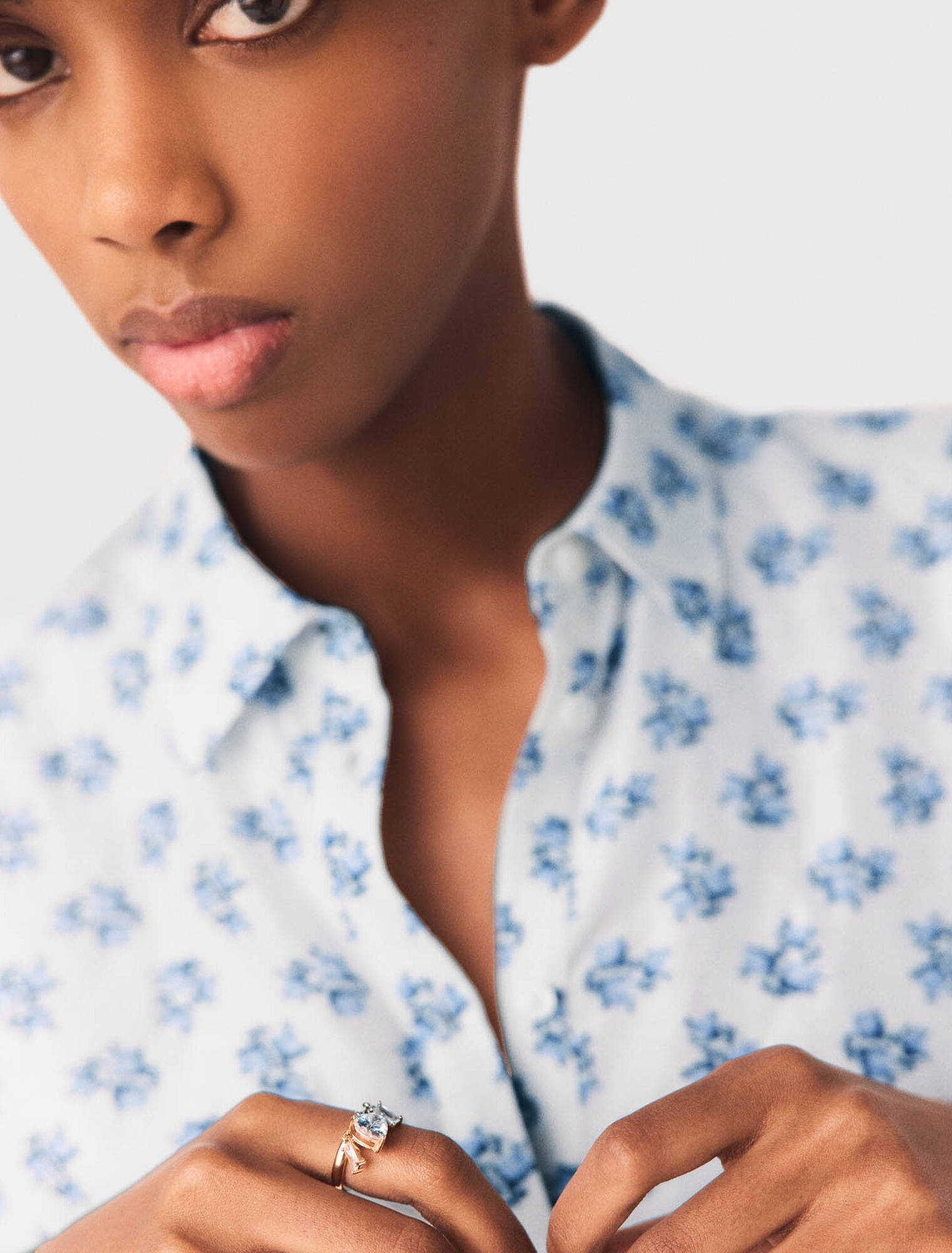 Rhinestone-jewelled gold-tone ring