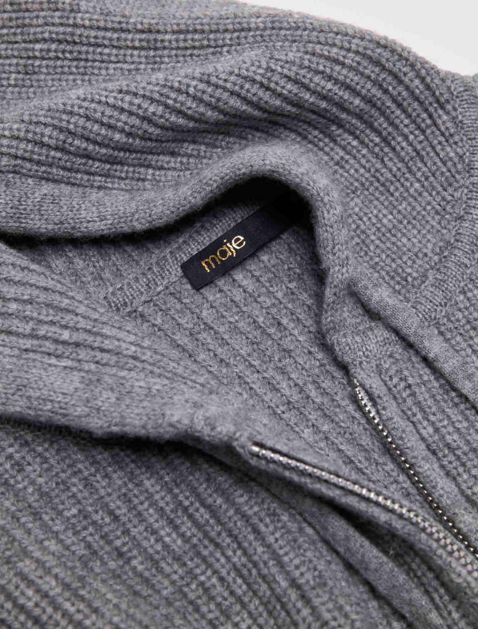 Knit collar