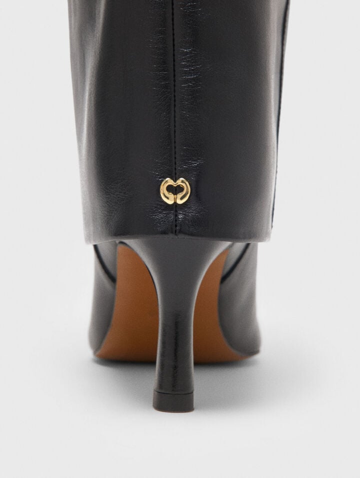 Heeled tubular leather boots