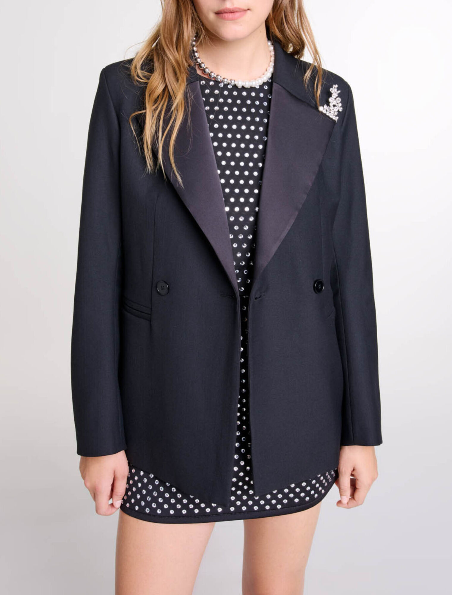 Suit jacket with brooch
