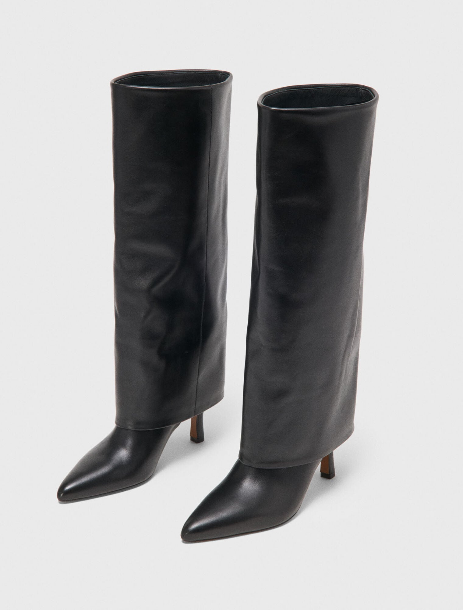 Heeled tubular leather boots