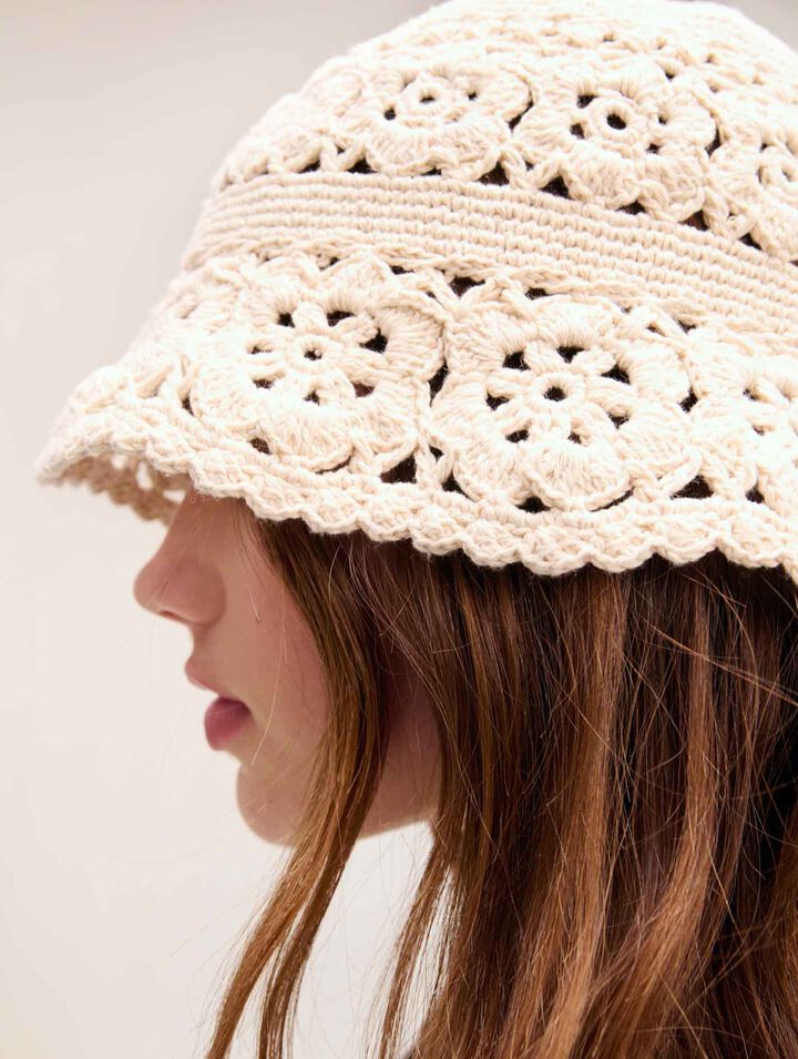 Crochet bucket hat
