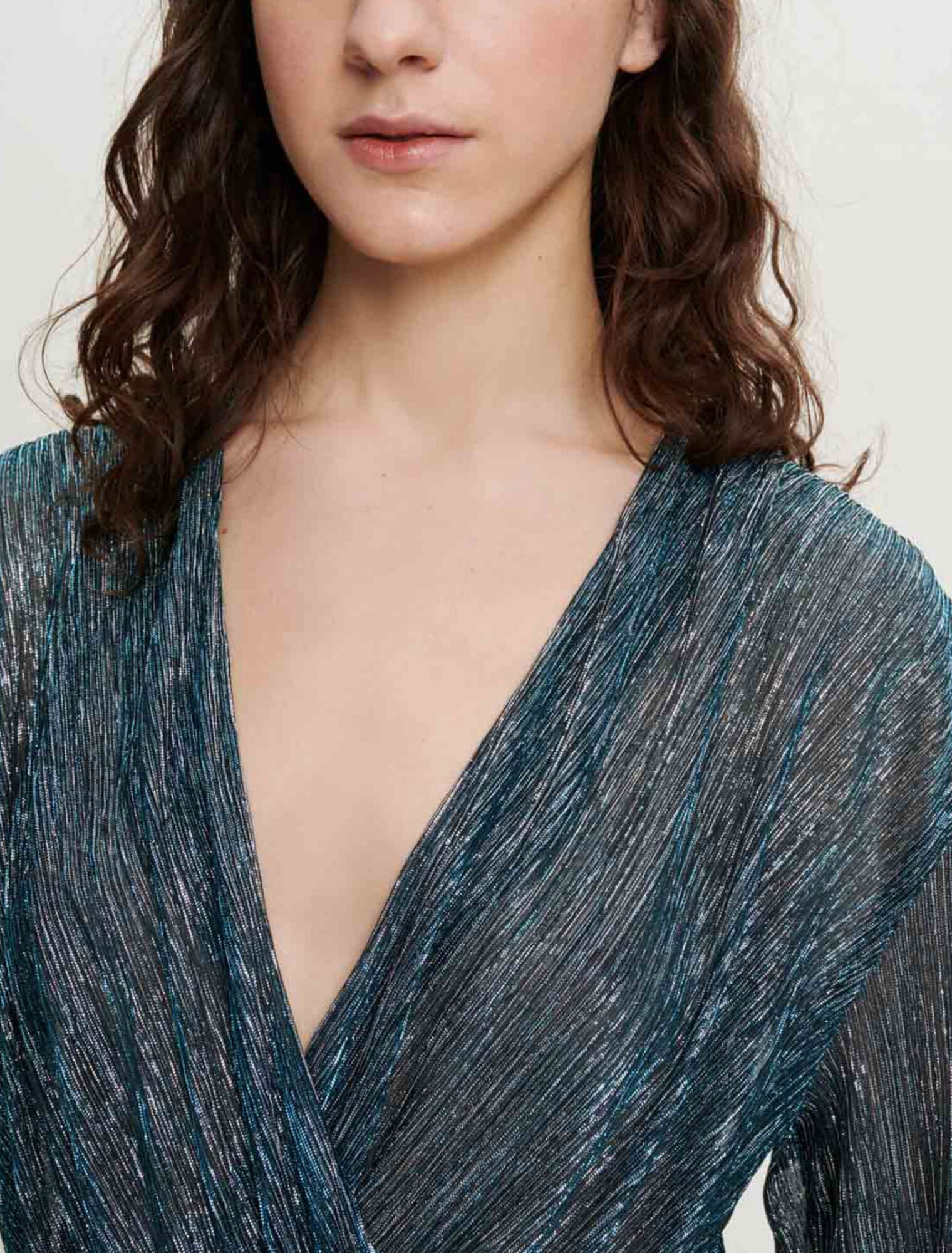 Fully pleated dress with shimmer