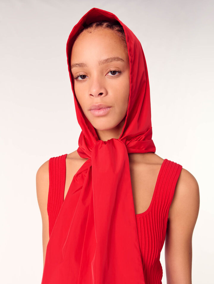 Retractable scarf hood