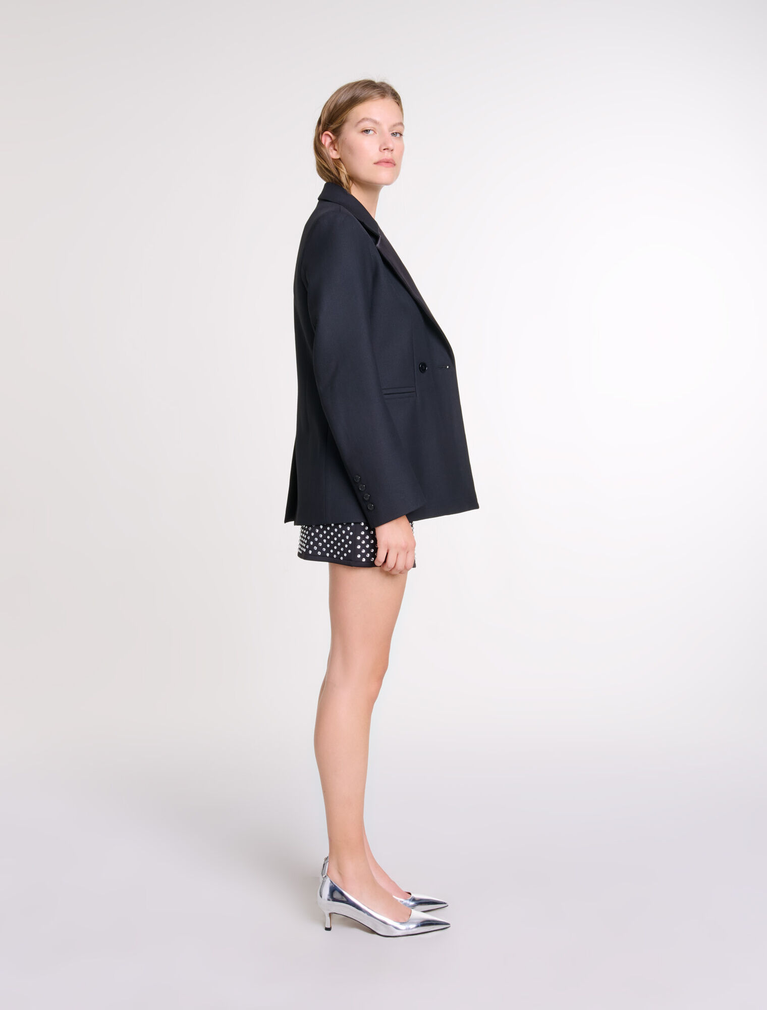 Suit jacket with brooch