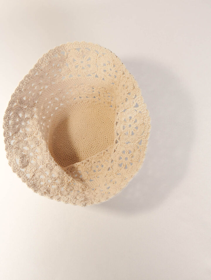 Crochet bucket hat