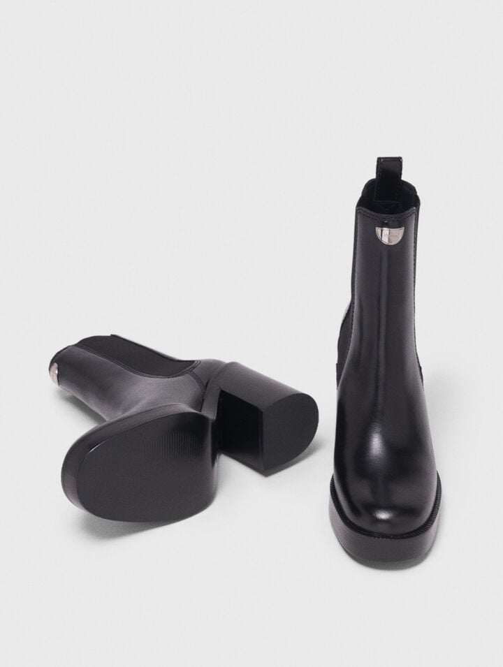 Heeled leather Chelsea boots