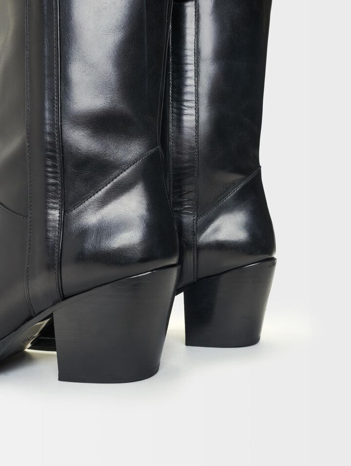 Heeled leather boots
