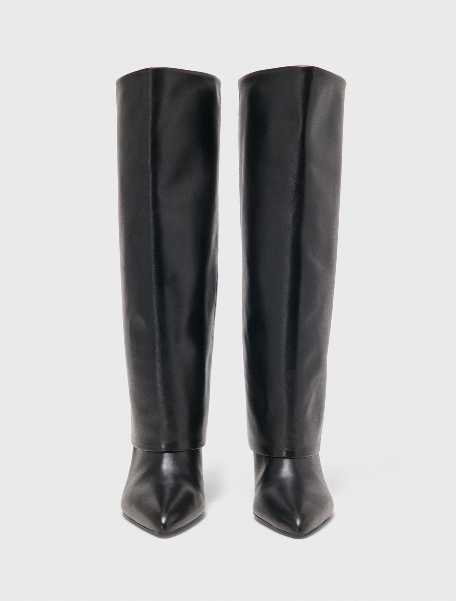 Heeled tubular leather boots