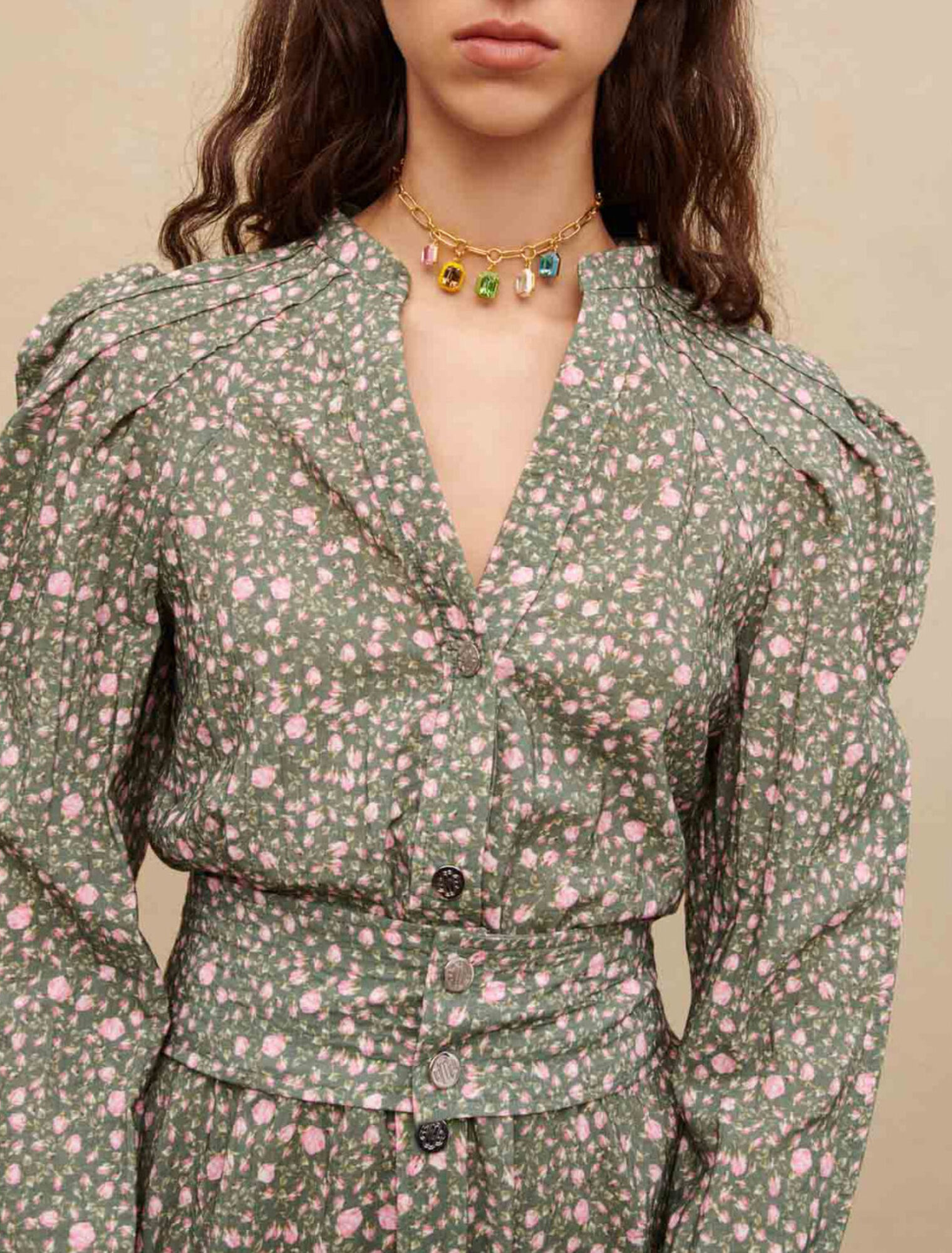 Short dress with voluminous sleeves