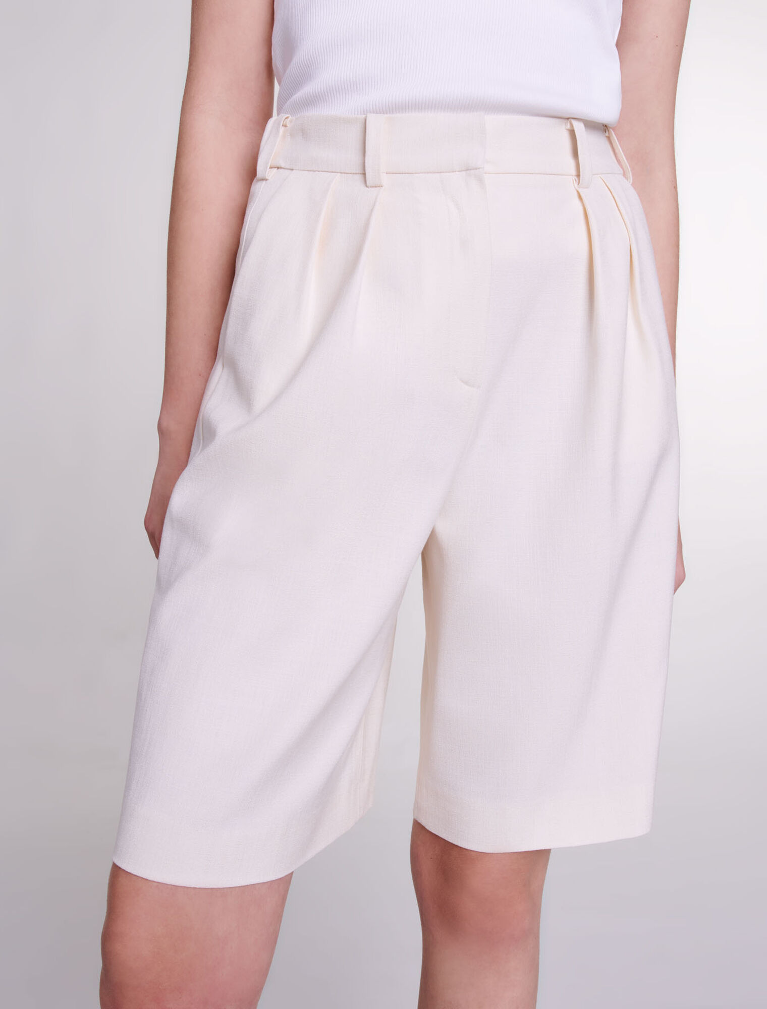 Pleated Bermuda shorts