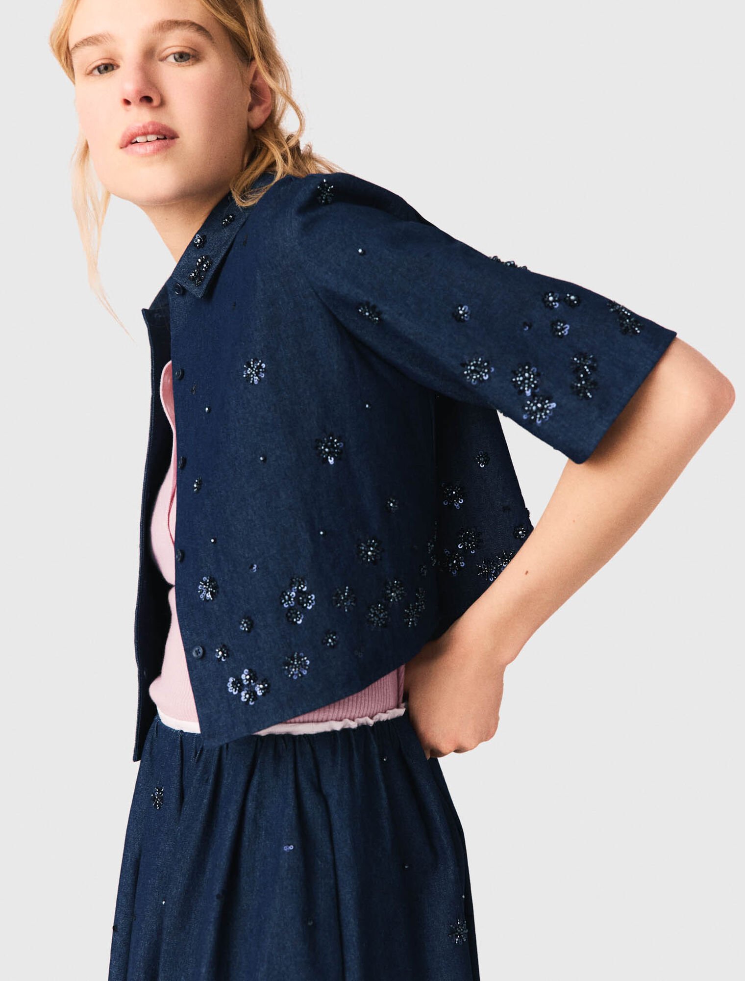 Embroidered cropped denim shirt