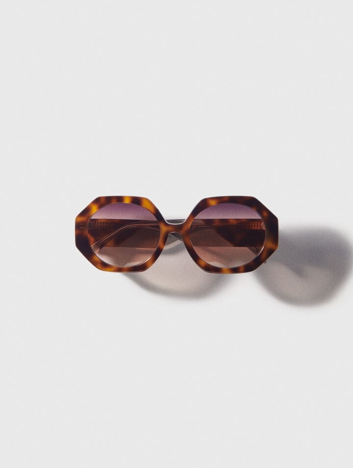 Round acetate glasses