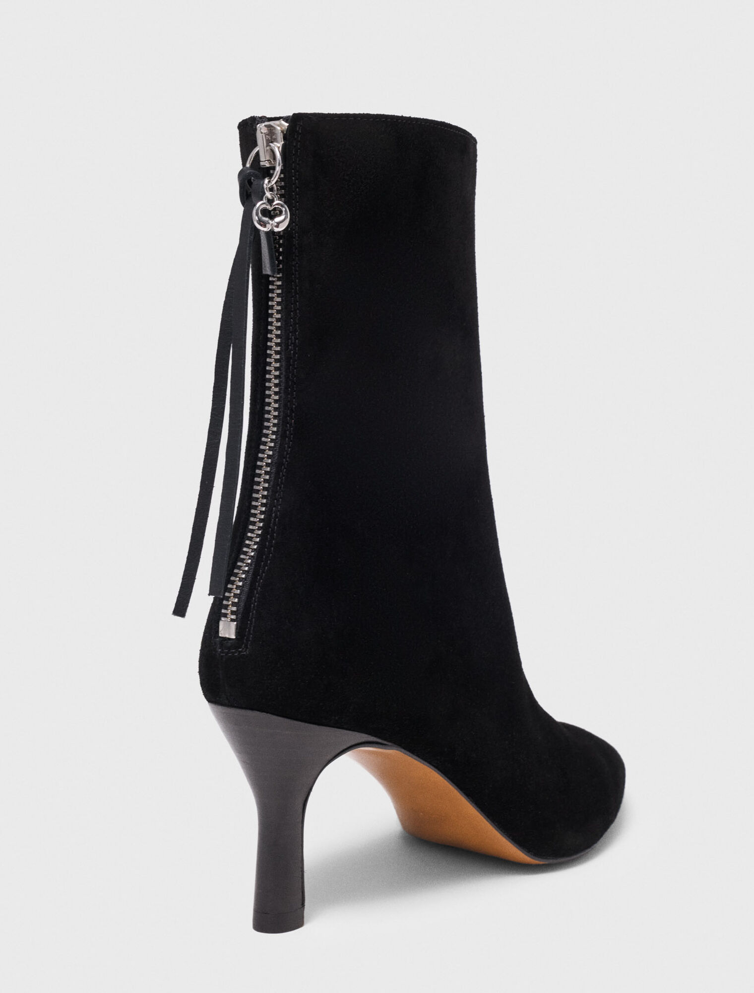 Pointed-toe suede ankle boots