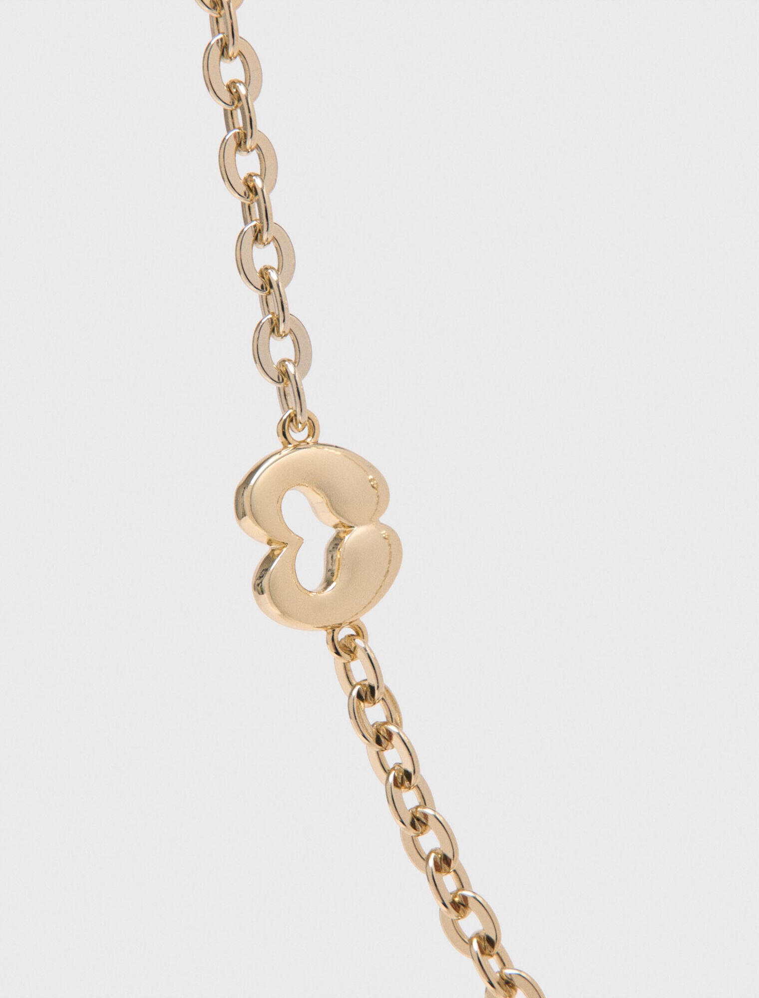 Chain belt with logo details