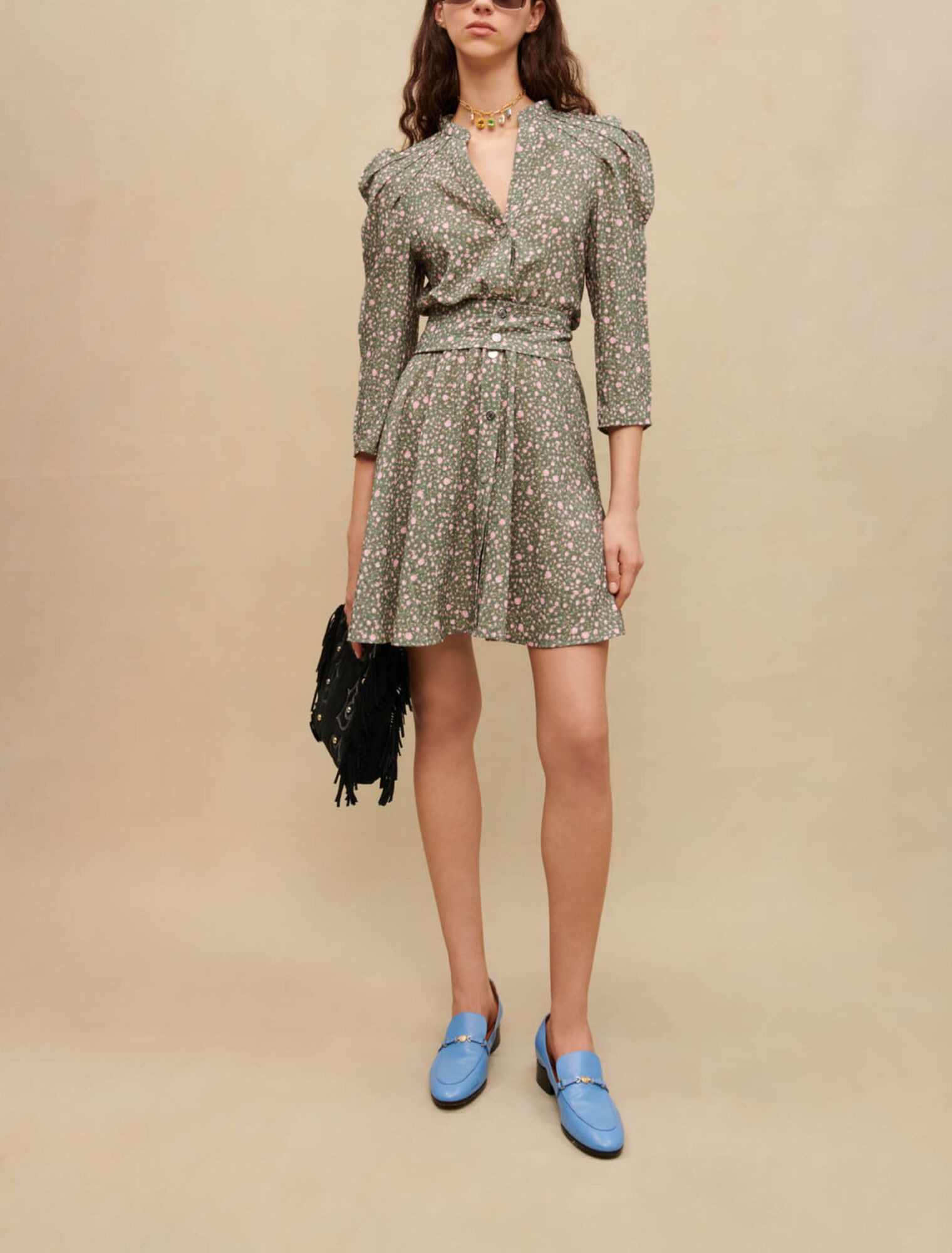 Short dress with voluminous sleeves
