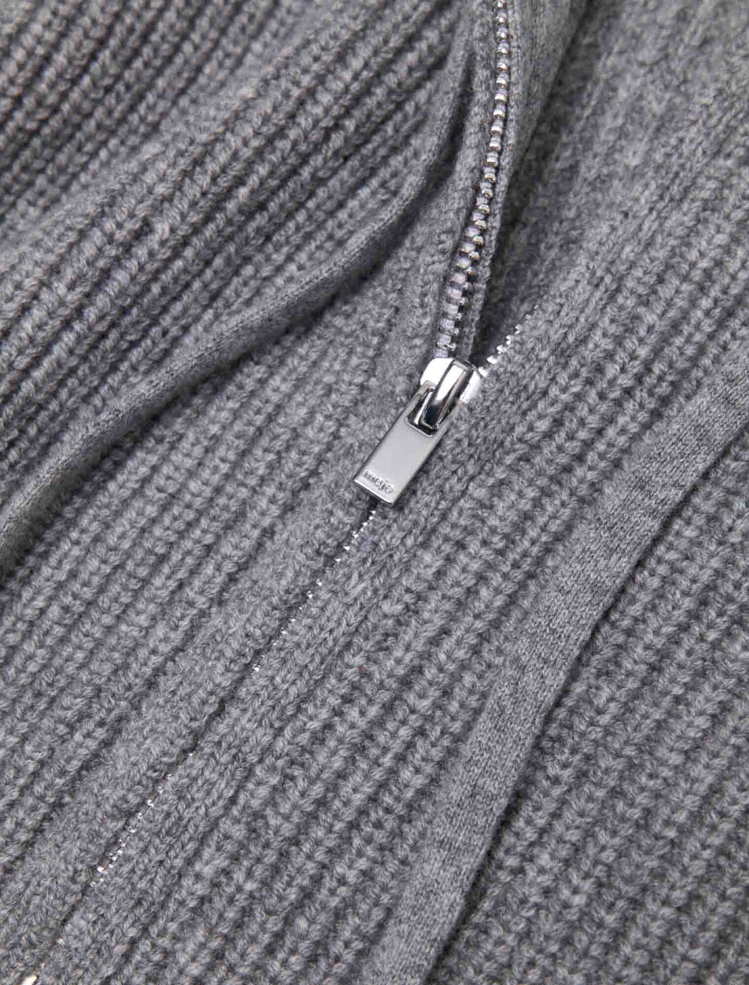 Knit collar
