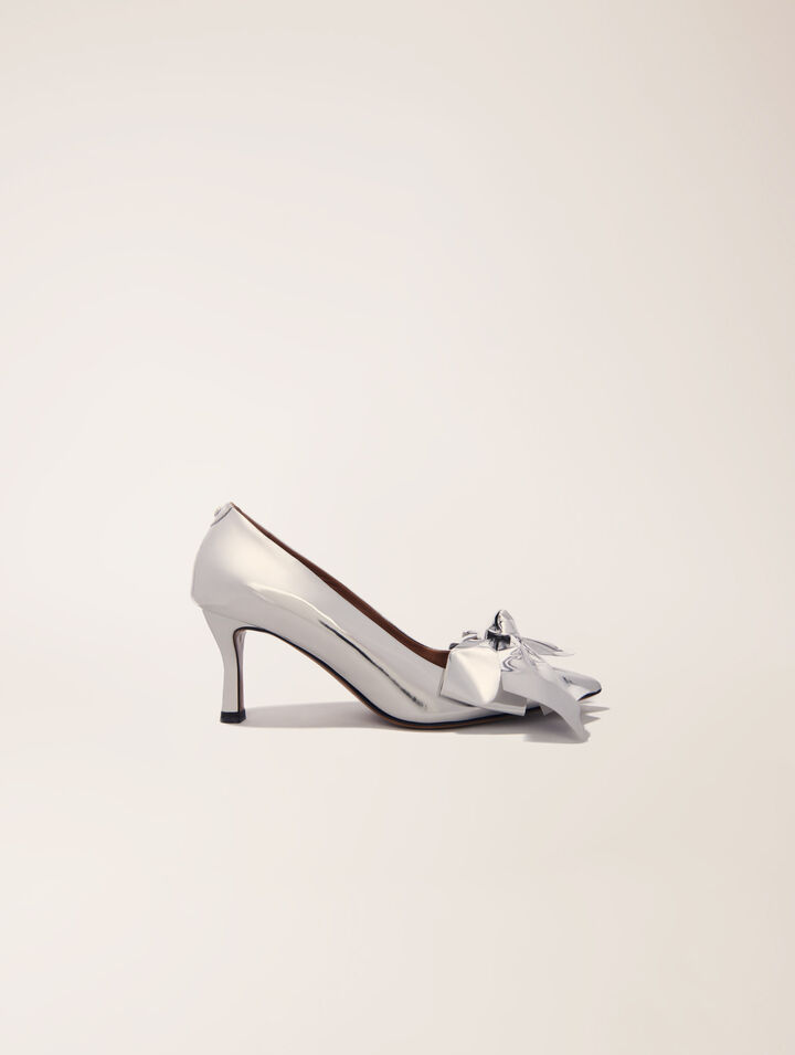 Leather pumps with bow detail