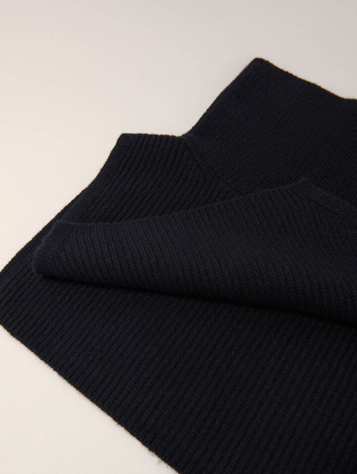 Button-up wool mix collar wrap