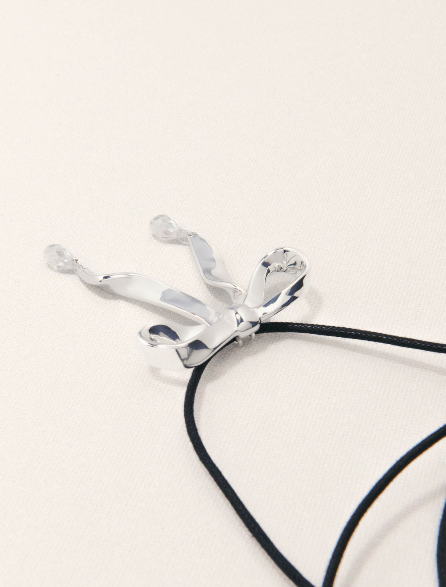 Silver bow necklace