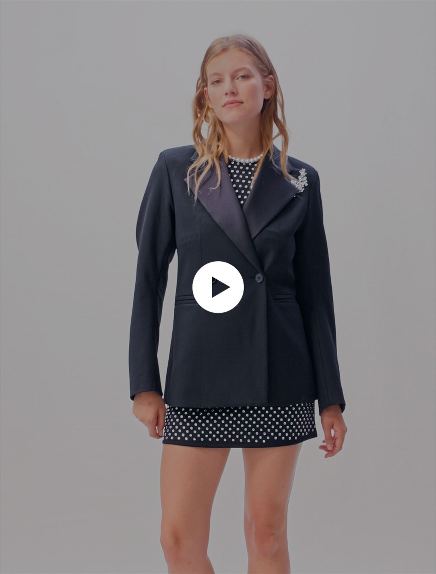 Suit jacket with brooch