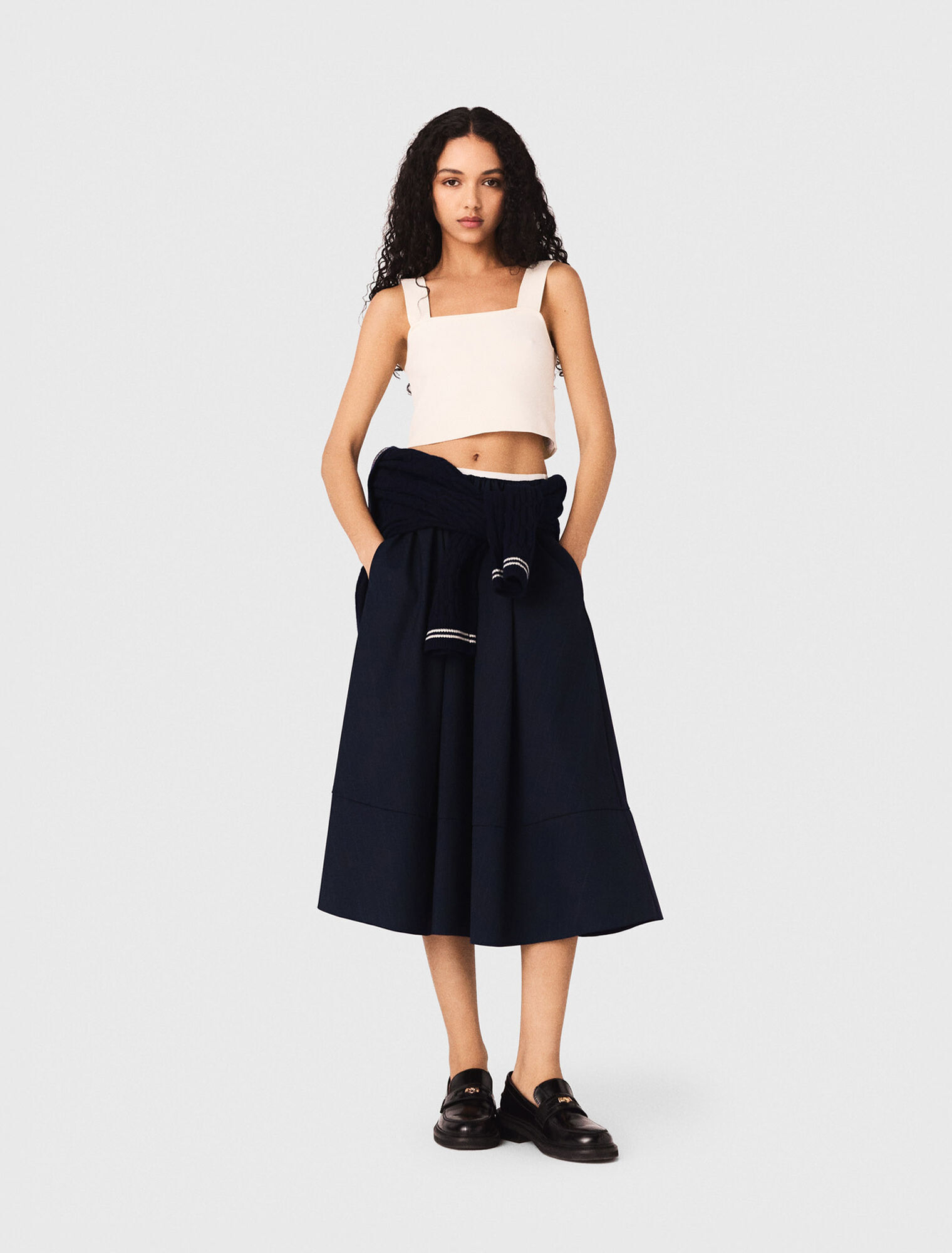 Knitted crop top with straps