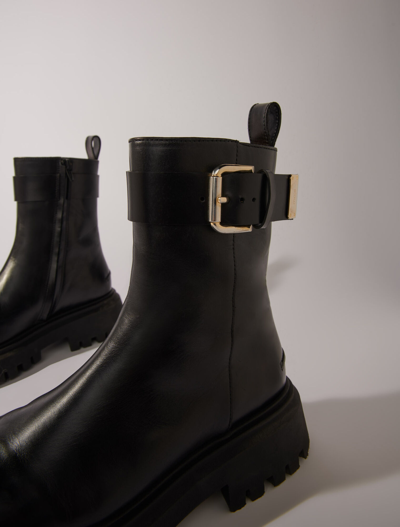 Leather ankle boots with buckles