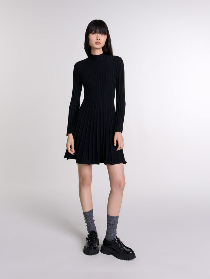 Short knit dress 