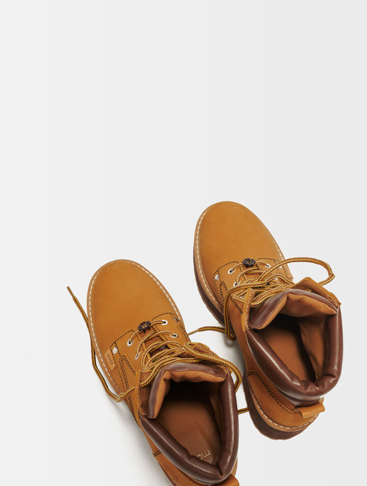 Heeled leather boots