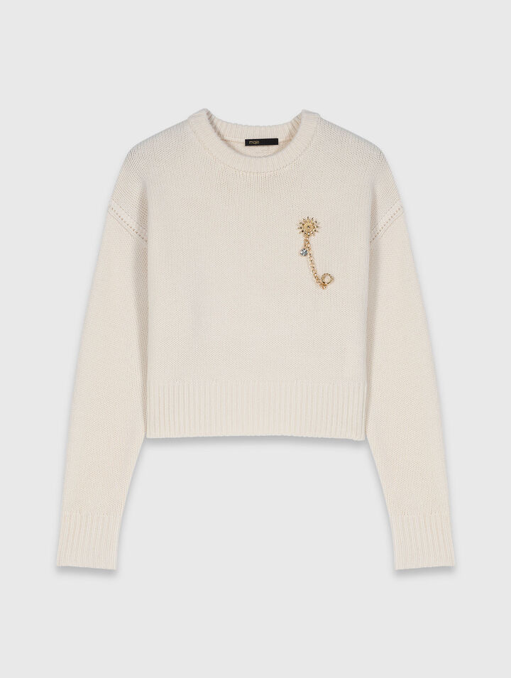 Jumper with floral brooch