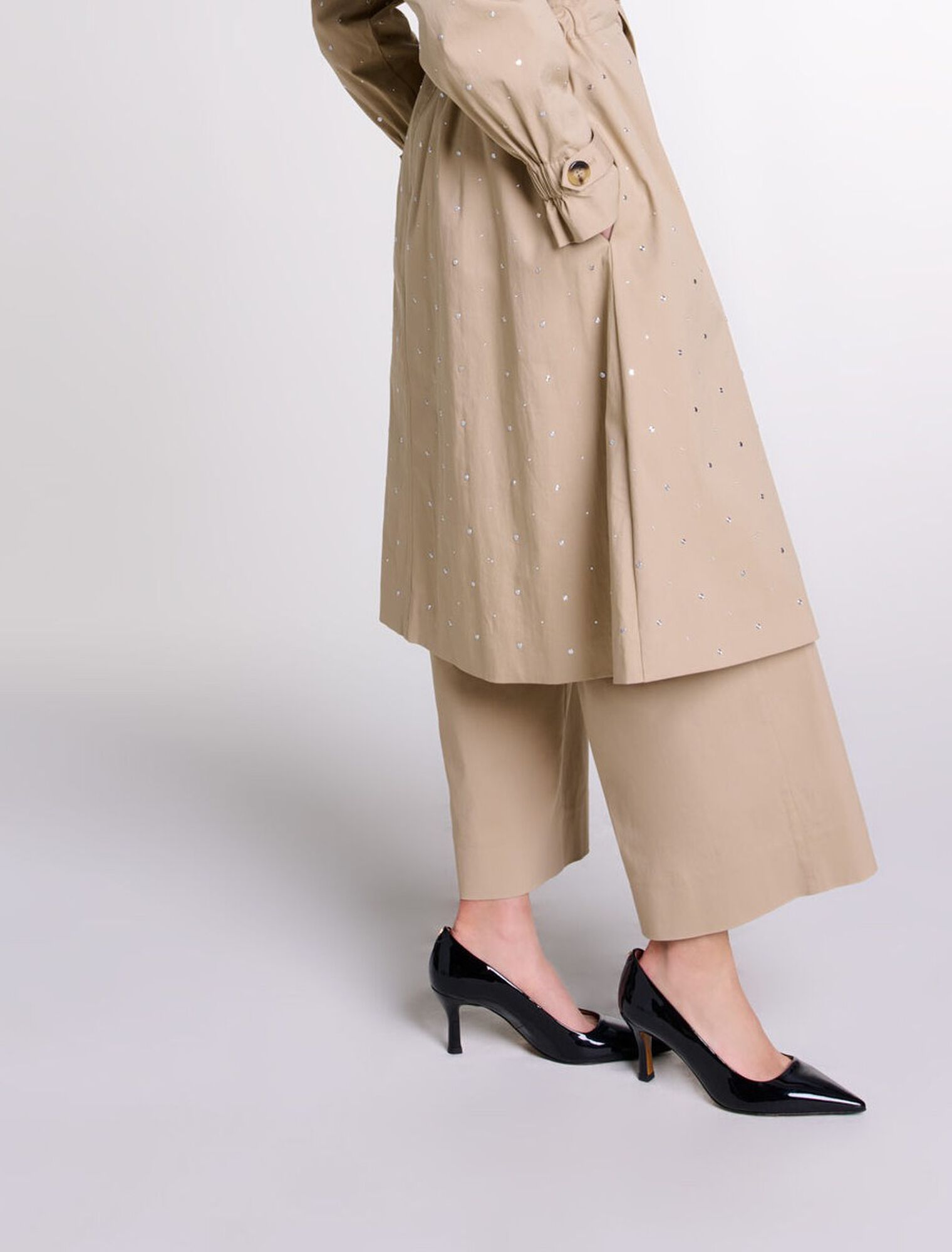 Leather pumps with pointed toes