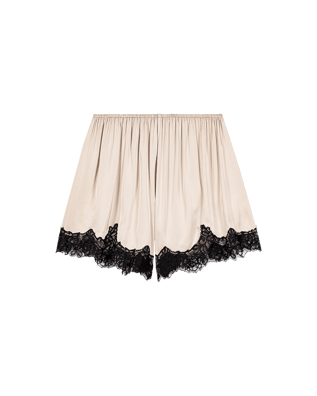 Short satin et détails en dentelle